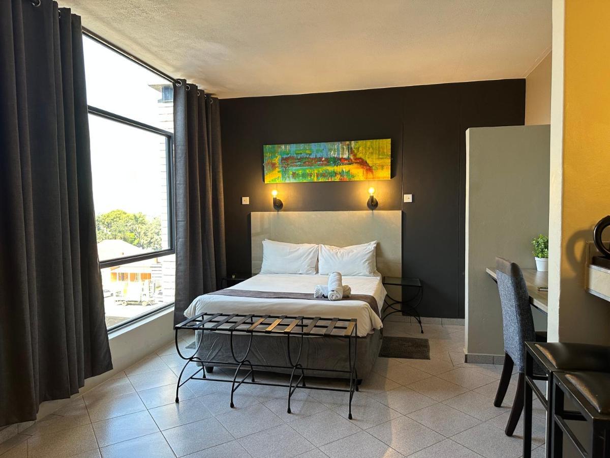 N1 Hotel Samora Machel Хараре Екстериор снимка