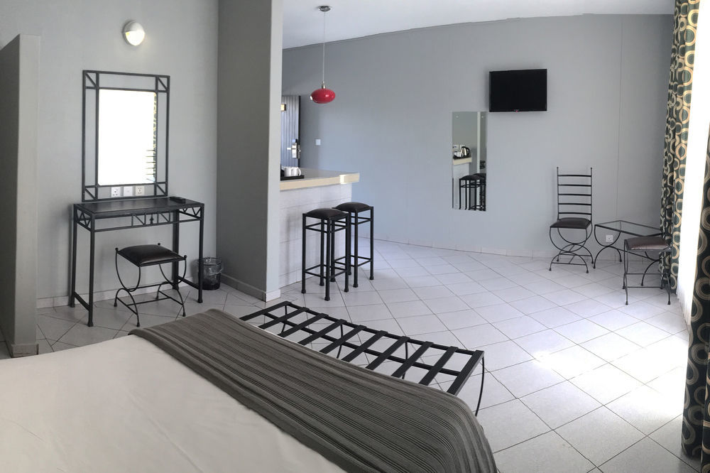N1 Hotel Samora Machel Хараре Екстериор снимка